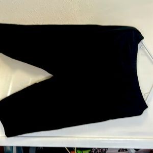 Black capris